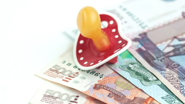 Россиянка получила 1,3 млн рублей за выдуманного ребенка и попала под суд