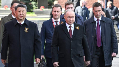 Путин поздравил участников парада на Красной площади с 80-летием Победы в ВОВ